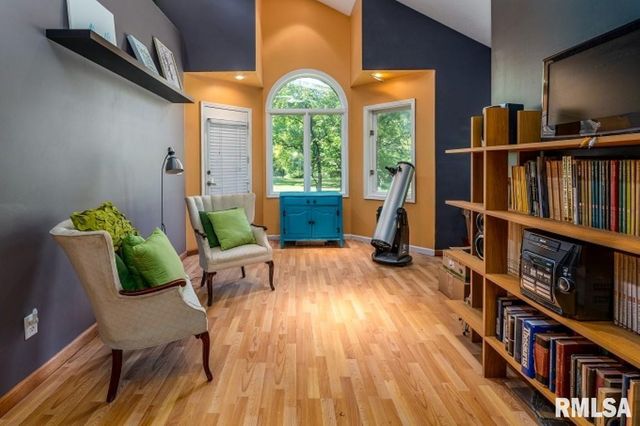 412 WAGON WHEEL Road, Carbondale, IL 62901