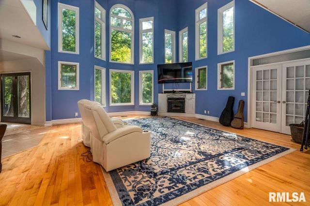 412 WAGON WHEEL Road, Carbondale, IL 62901