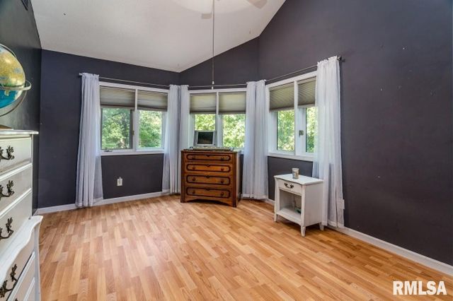 412 WAGON WHEEL Road, Carbondale, IL 62901