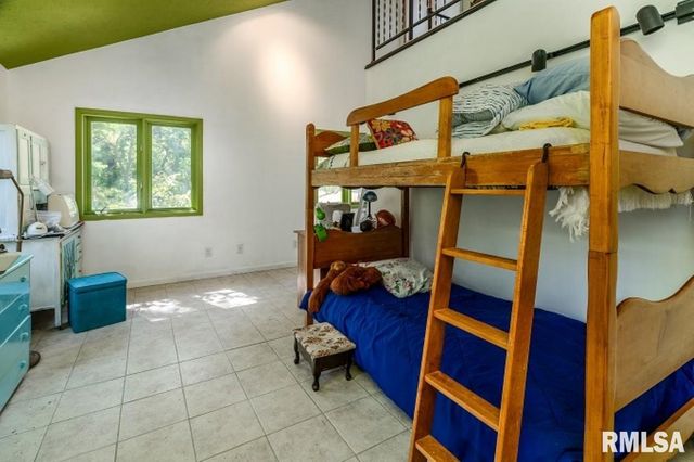 412 WAGON WHEEL Road, Carbondale, IL 62901