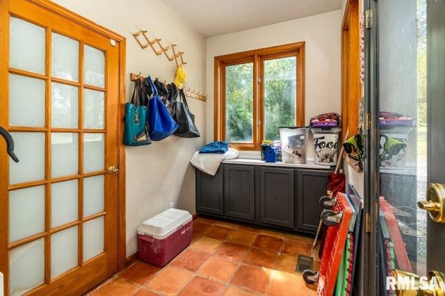 412 WAGON WHEEL Road, Carbondale, IL 62901