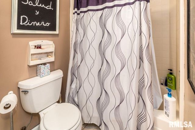 412 WAGON WHEEL Road, Carbondale, IL 62901