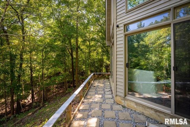 412 WAGON WHEEL Road, Carbondale, IL 62901