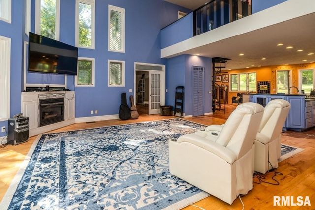 412 WAGON WHEEL Road, Carbondale, IL 62901