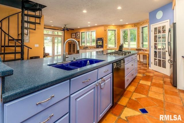 412 WAGON WHEEL Road, Carbondale, IL 62901