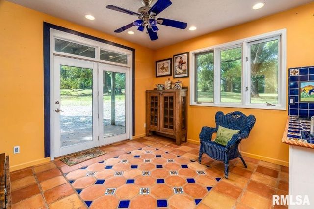 412 WAGON WHEEL Road, Carbondale, IL 62901