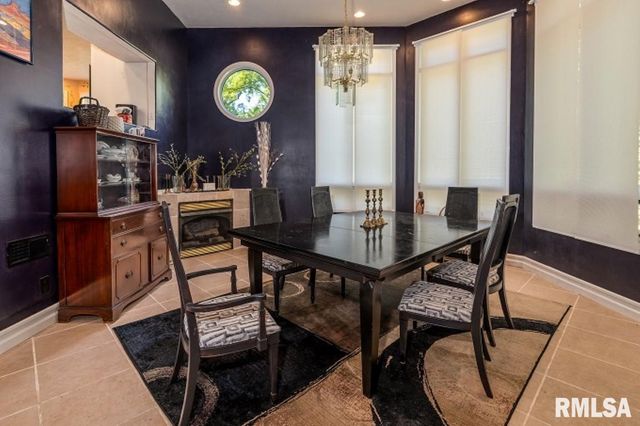 412 WAGON WHEEL Road, Carbondale, IL 62901