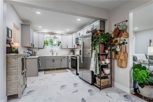 58 Ballantyne Brae, Utica, NY 13501