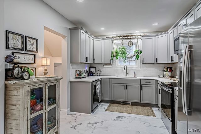 58 Ballantyne Brae, Utica, NY 13501