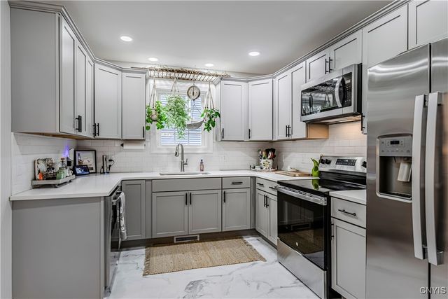 58 Ballantyne Brae, Utica, NY 13501