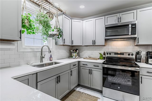 58 Ballantyne Brae, Utica, NY 13501