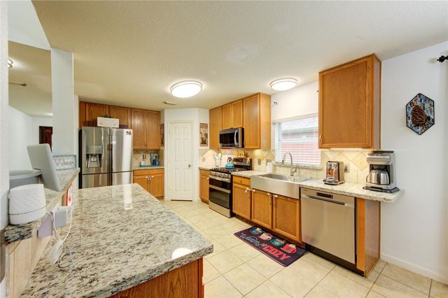 10338 E Summit Canyon Drive, Houston, TX 77095