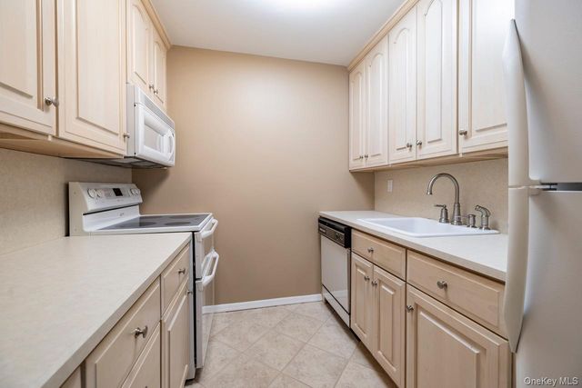 90 South Park B1, Rockville Centre, NY 11570