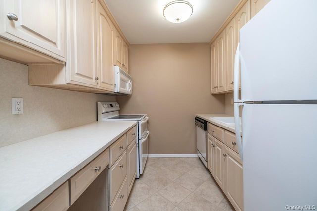 90 South Park B1, Rockville Centre, NY 11570