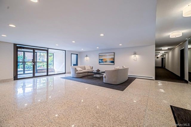 90 South Park B1, Rockville Centre, NY 11570