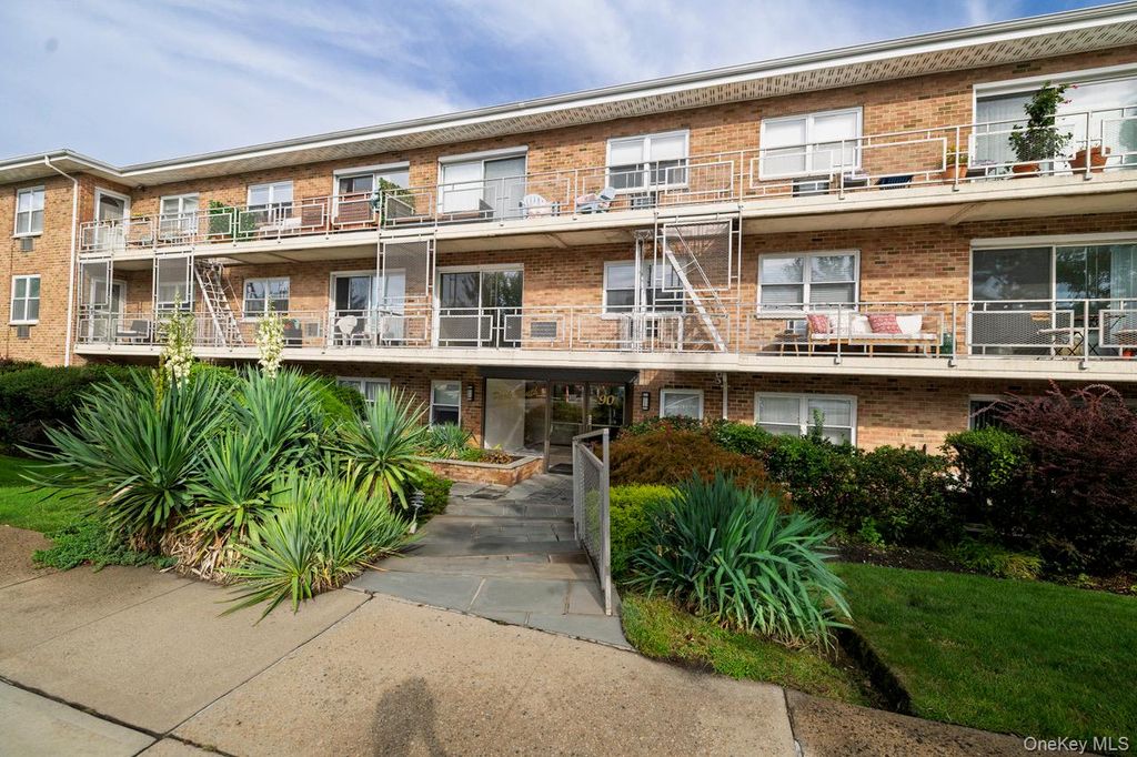 90 South Park B1, Rockville Centre, NY 11570 — exterior