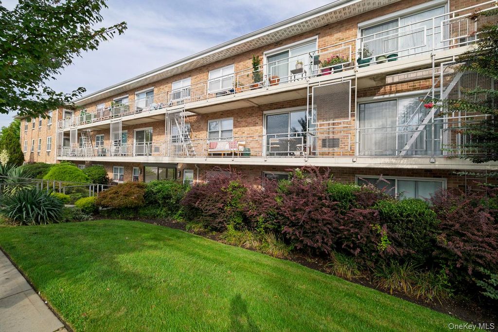 90 South Park B1, Rockville Centre, NY 11570 — photo 2