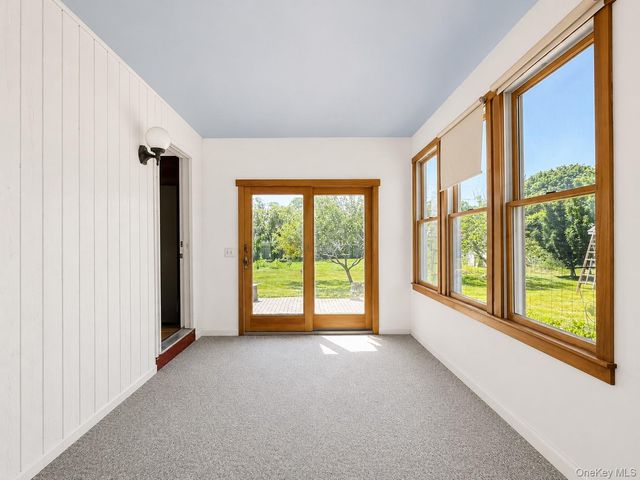 6 Roberts Lane, East Moriches, NY 11940