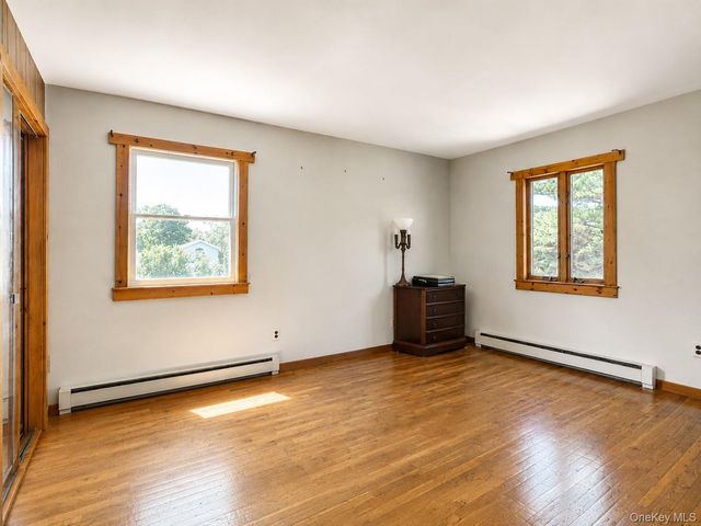 6 Roberts Lane, East Moriches, NY 11940
