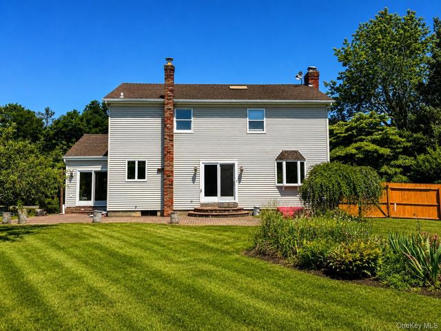 6 Roberts Lane, East Moriches, NY 11940