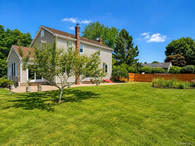 6 Roberts Lane, East Moriches, NY 11940