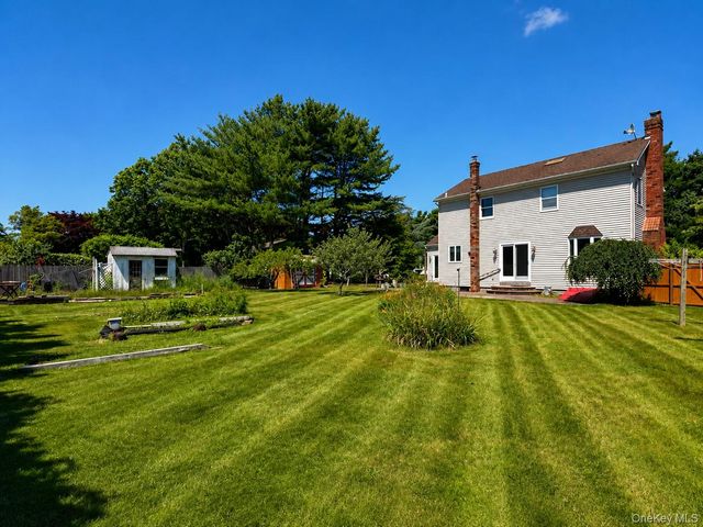 6 Roberts Lane, East Moriches, NY 11940