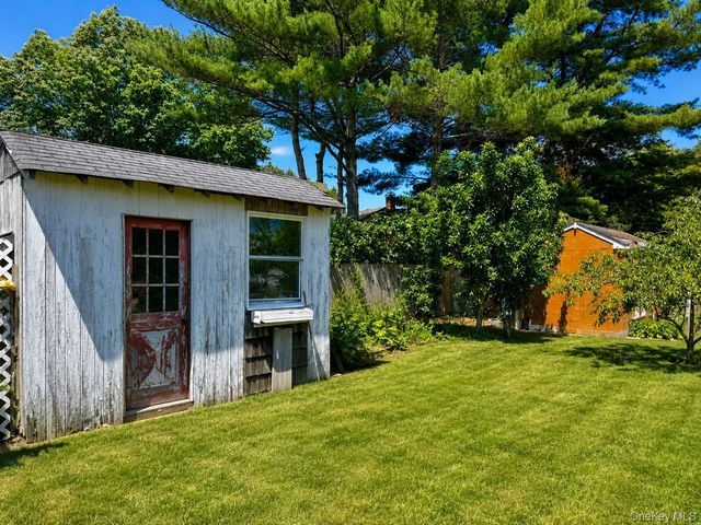 6 Roberts Lane, East Moriches, NY 11940