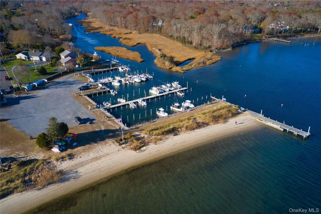 6 Roberts Lane, East Moriches, NY 11940
