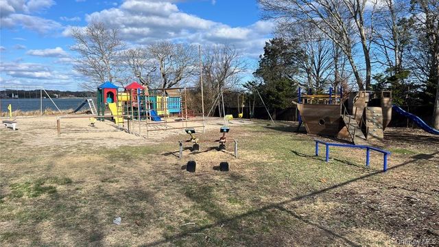 6 Roberts Lane, East Moriches, NY 11940