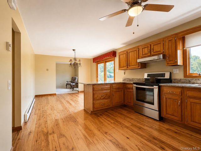 6 Roberts Lane, East Moriches, NY 11940