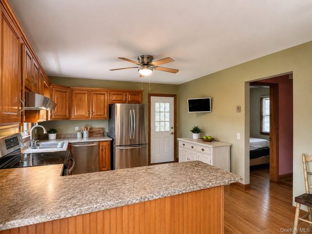 6 Roberts Lane, East Moriches, NY 11940