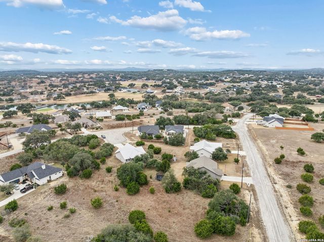 103 LH MABBITT, Blanco, TX 78606