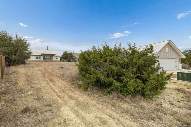 103 LH MABBITT, Blanco, TX 78606