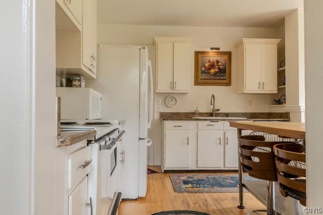 10 Brattle Road, Syracuse, NY 13203