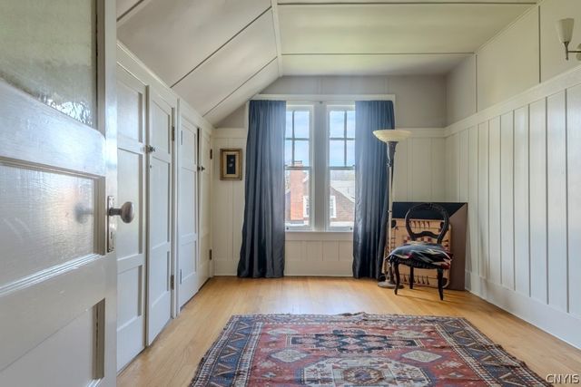 10 Brattle Road, Syracuse, NY 13203