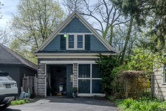 10 Brattle Road, Syracuse, NY 13203
