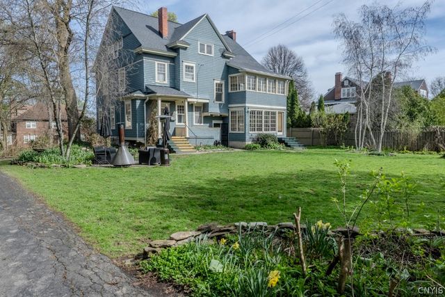 10 Brattle Road, Syracuse, NY 13203