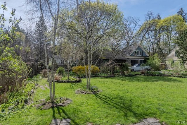 10 Brattle Road, Syracuse, NY 13203