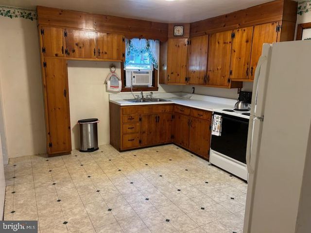 924 W 6TH ST, Lewistown, PA 17044