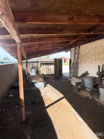 1129 Greenwood Drive, Bakersfield, CA 93306