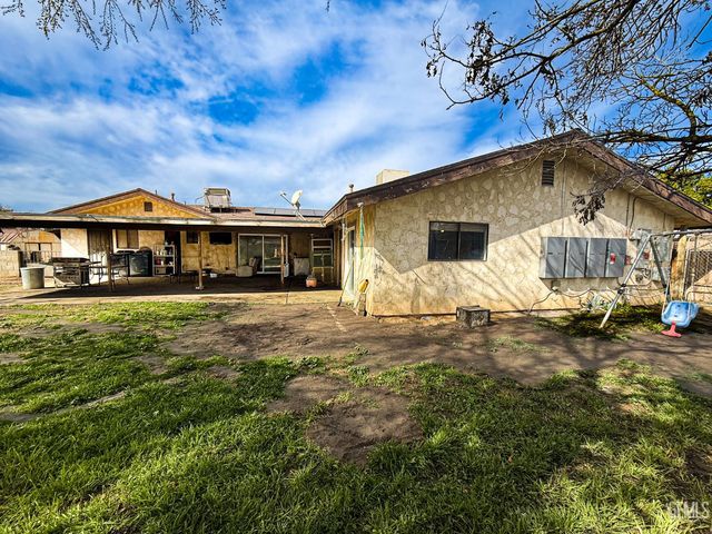 1129 Greenwood Drive, Bakersfield, CA 93306