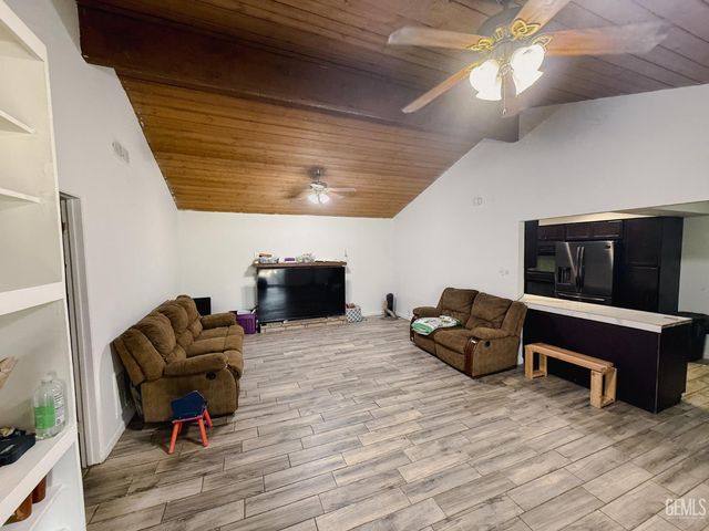 1129 Greenwood Drive, Bakersfield, CA 93306