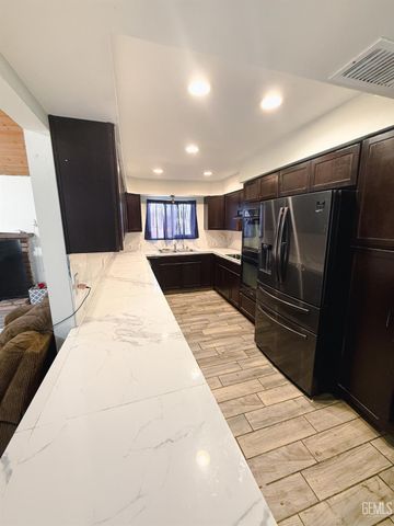 1129 Greenwood Drive, Bakersfield, CA 93306