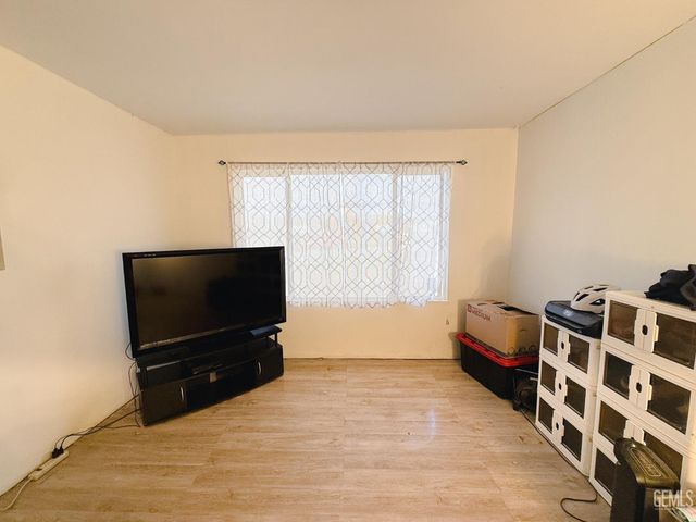 1129 Greenwood Drive, Bakersfield, CA 93306