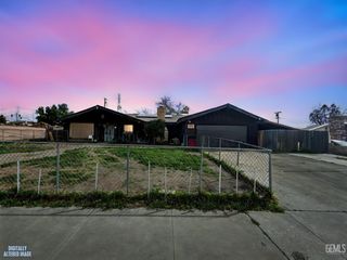 1129 Greenwood Drive, Bakersfield, CA 93306