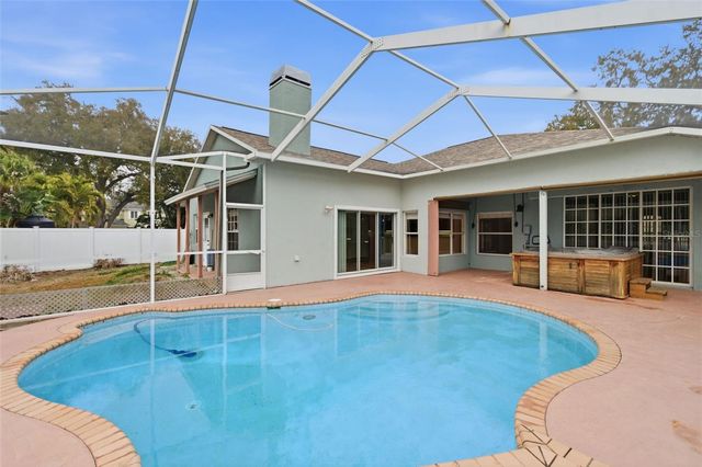 9238 SEA OAKS COURT, Seminole, FL 33776