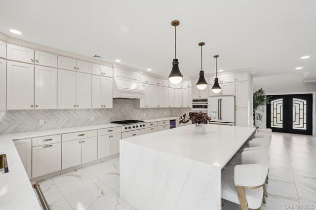 129 Tardy Lane S, Wantagh, NY 11793