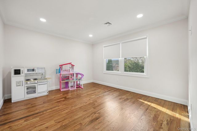 129 Tardy Lane S, Wantagh, NY 11793
