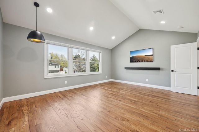 129 Tardy Lane S, Wantagh, NY 11793