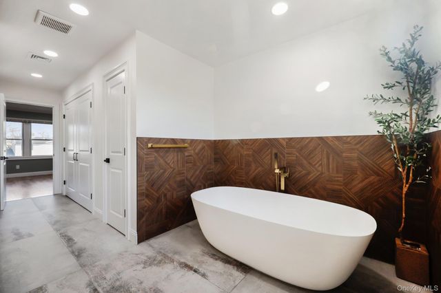 129 Tardy Lane S, Wantagh, NY 11793